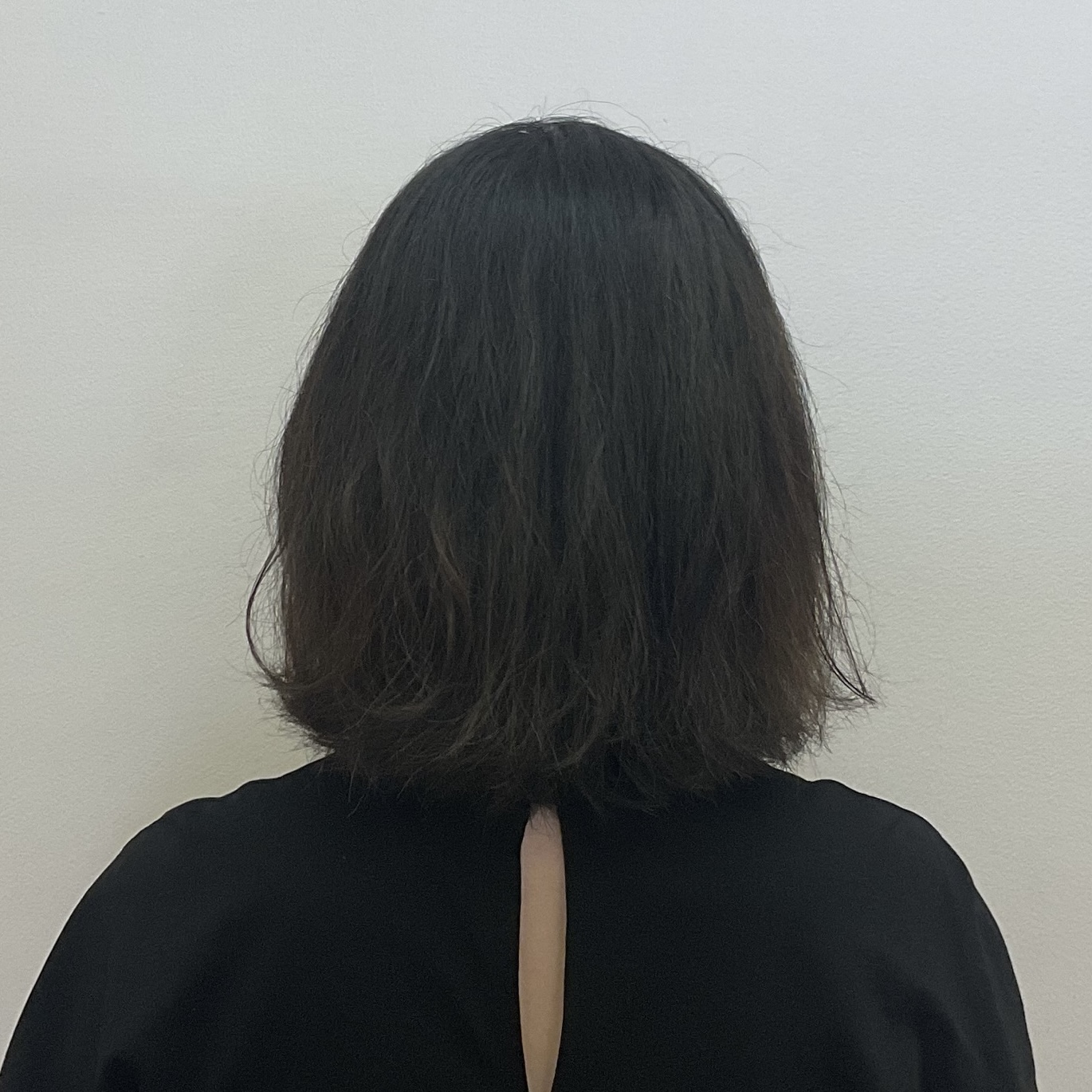 個人的には非常に好きだが、香り等が独特なので好き嫌いがあるかと思います。
想像以上に短時間でしっかり染まり、とても満足しました。選択肢を沢山用意するのはビジネスとしては厳しい面もあるかもしれませんが、是非このような取り組みを継続いただきたいです。