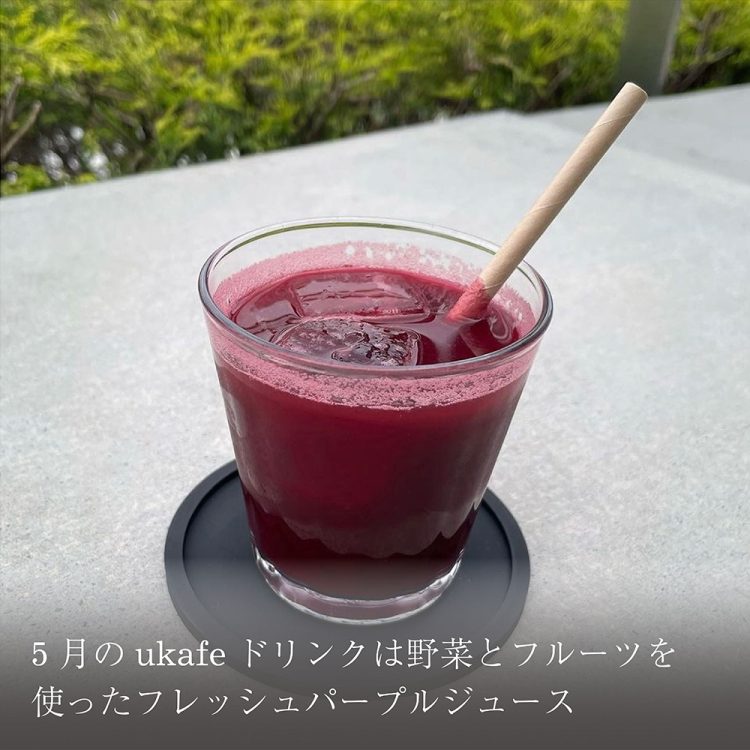 5月のukafeドリンクは野菜とフルーツを使ったフレッシュパープルジュース画像