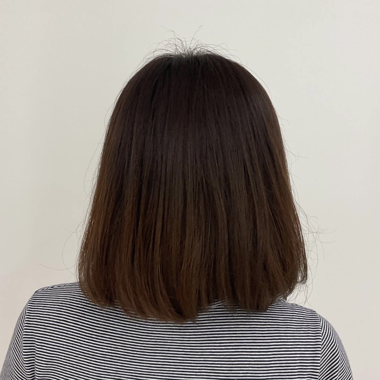 自然100%でこの仕上がりはとても感動しました。
安心安全でツルツヤにしていただき感動しました。インスタでヘナ採集されてるところも拝見していたので、商品化され実際に体験できたことは嬉しいです。これから歳とって白髪嫌だなって気持ちがなくなりました！