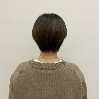 ハイトーンで傷んでる＆多毛でなかなか髪の毛が乾かなかったのですが、施術後乾くのが少し早くなった気がします。
