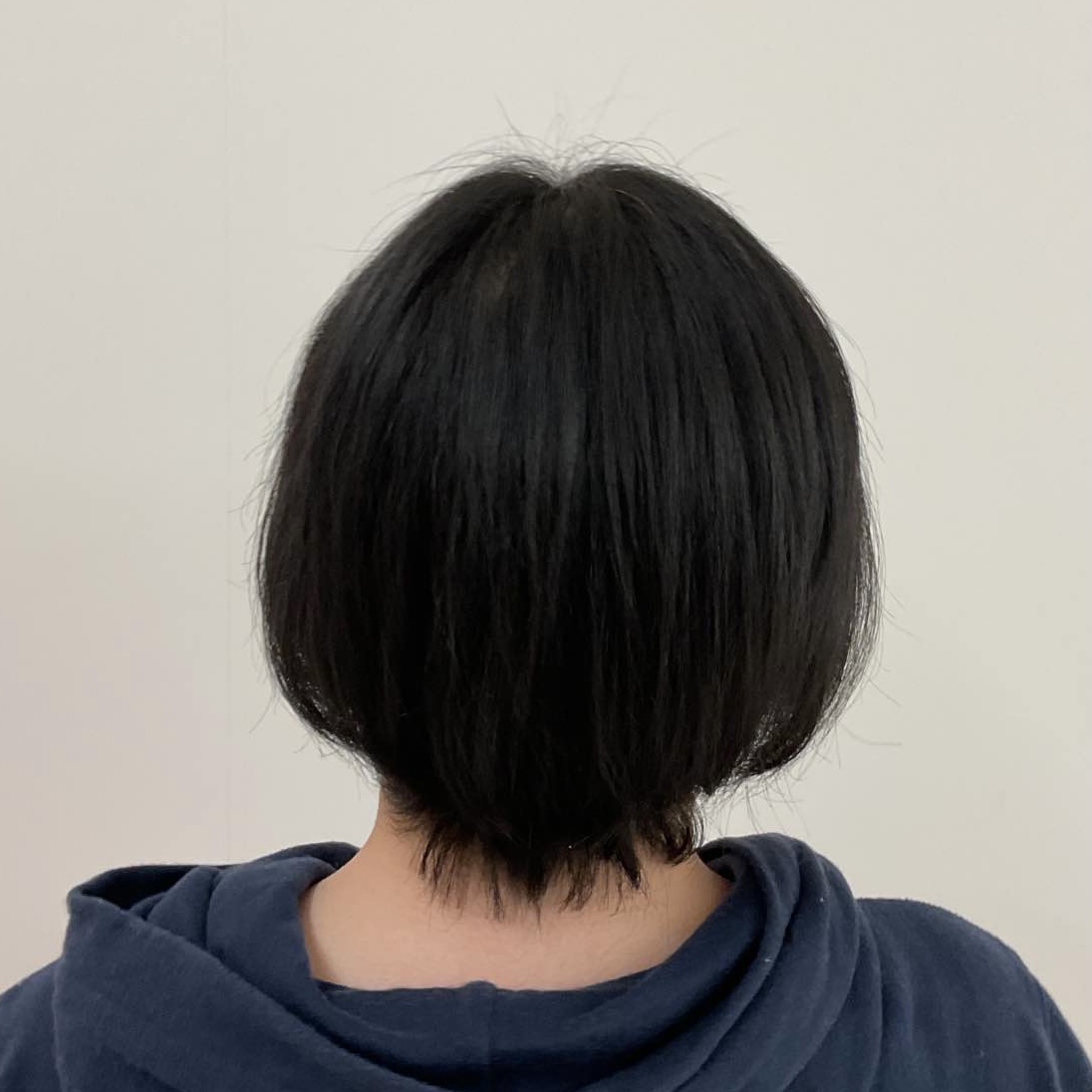 白髪のみ染まるのが手軽で良いと思いました。